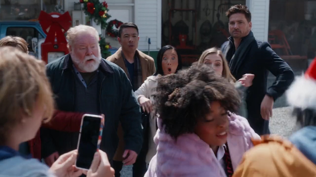 VampireDiariesWorld-dot-nl-HolidayRoad7066.jpg