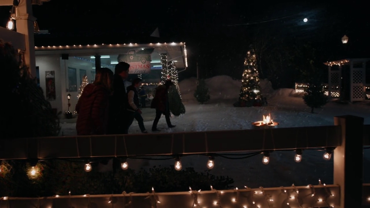 VampireDiariesWorld-dot-nl-HolidayRoad7250.jpg