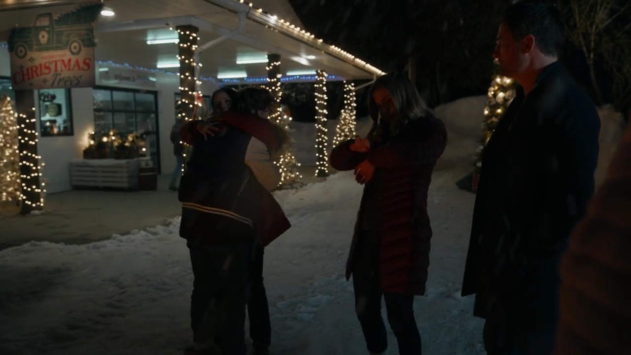 VampireDiariesWorld-dot-nl-HolidayRoad7312.jpg
