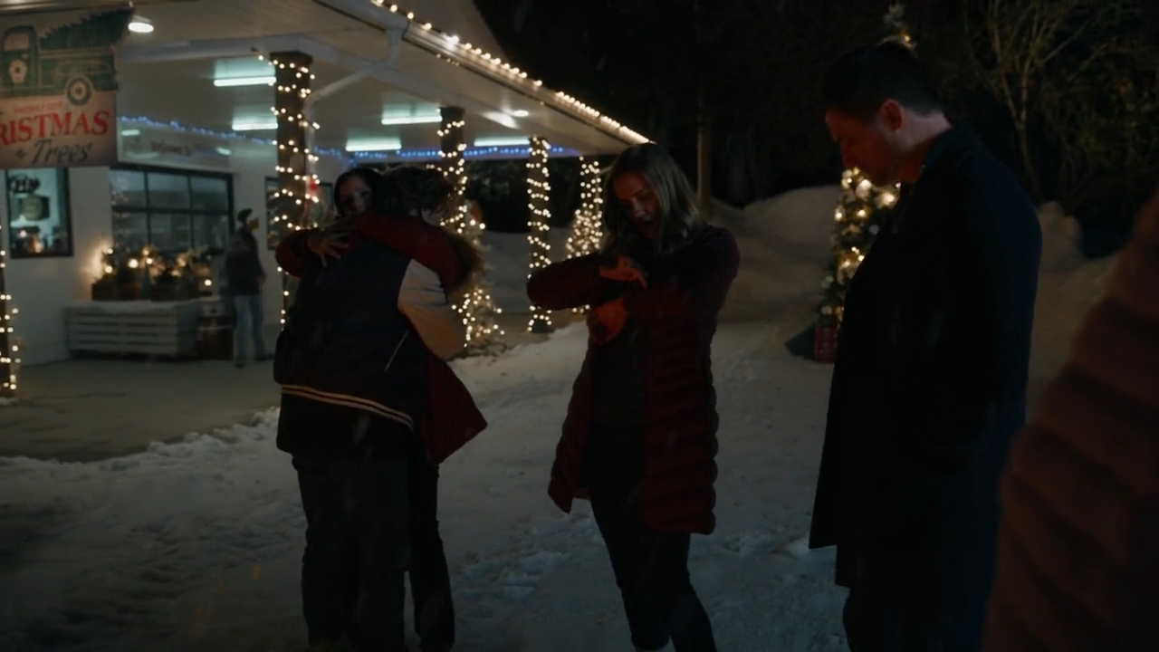 VampireDiariesWorld-dot-nl-HolidayRoad7313.jpg