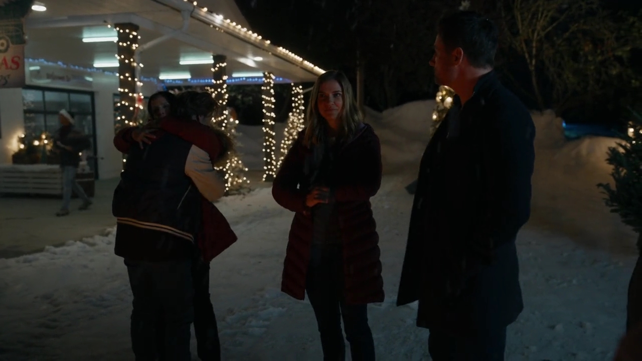 VampireDiariesWorld-dot-nl-HolidayRoad7315.jpg