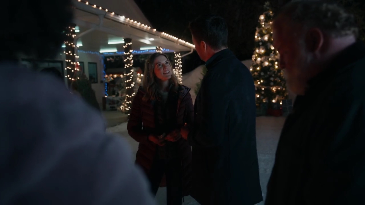 VampireDiariesWorld-dot-nl-HolidayRoad7387.jpg
