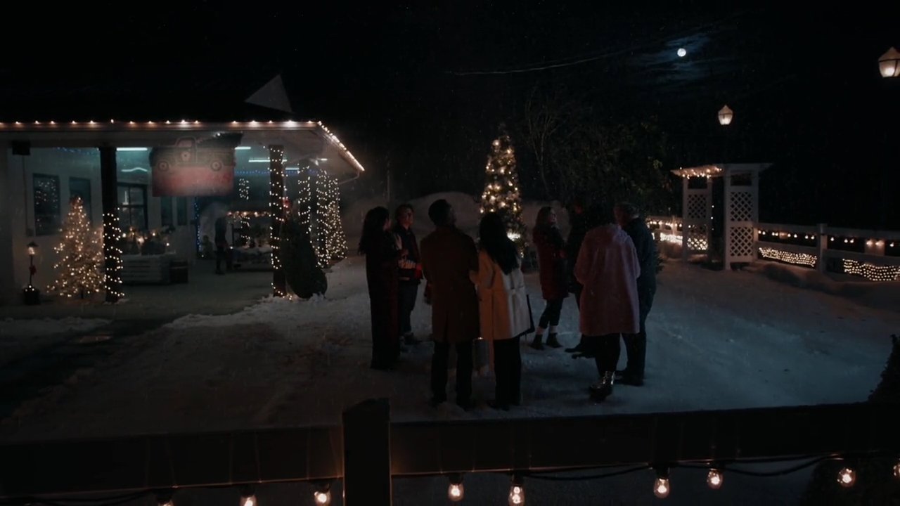 VampireDiariesWorld-dot-nl-HolidayRoad7438.jpg