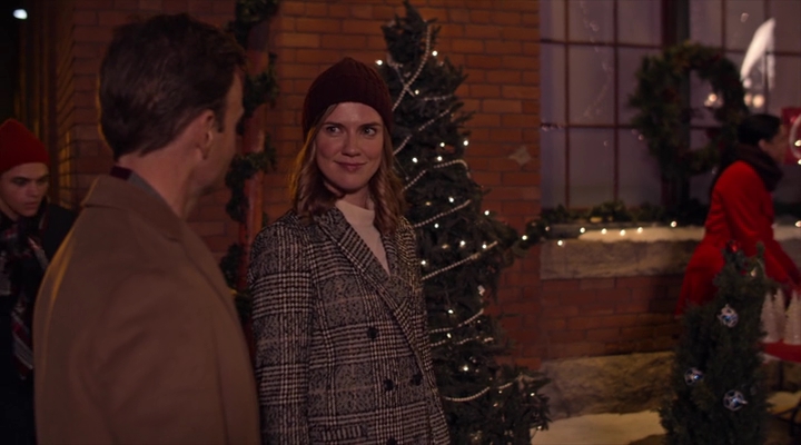 VampireDiariesWorld-dot-nl_TheChristmasTemp1704.jpg
