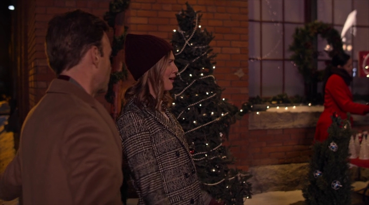 VampireDiariesWorld-dot-nl_TheChristmasTemp1708.jpg