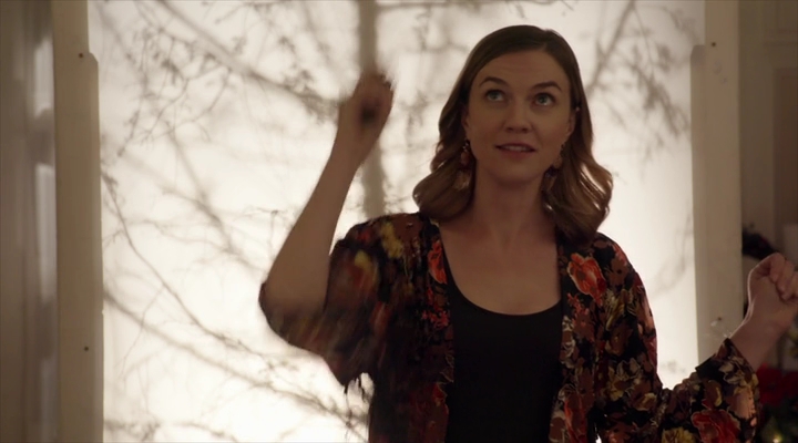 VampireDiariesWorld-dot-nl_TheChristmasTemp2883.jpg