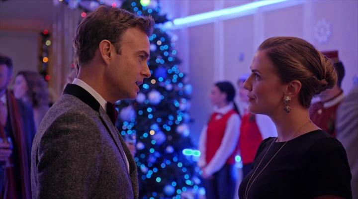 VampireDiariesWorld-dot-nl_TheChristmasTemp5096.jpg