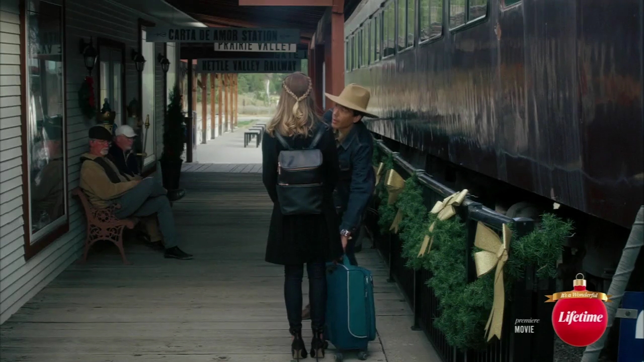 VampireDiariesWorld-dot-nl_TheChristmasYuleBlog0276.jpg