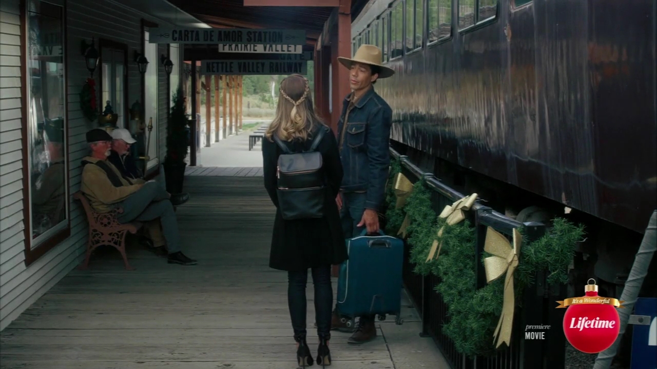 VampireDiariesWorld-dot-nl_TheChristmasYuleBlog0278.jpg