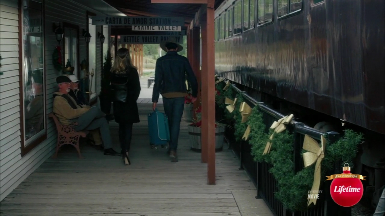 VampireDiariesWorld-dot-nl_TheChristmasYuleBlog0283.jpg