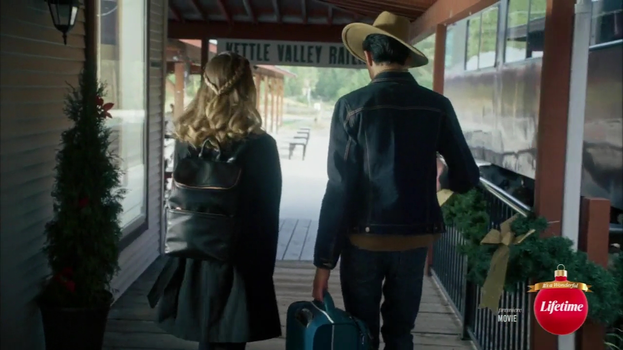 VampireDiariesWorld-dot-nl_TheChristmasYuleBlog0288.jpg