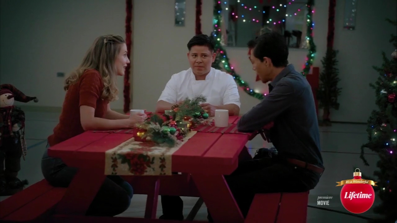 VampireDiariesWorld-dot-nl_TheChristmasYuleBlog2018.jpg