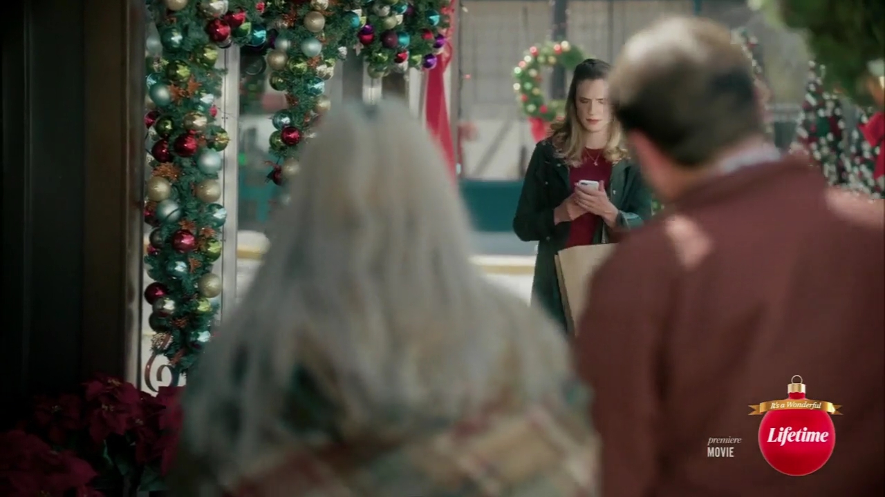 VampireDiariesWorld-dot-nl_TheChristmasYuleBlog2245.jpg