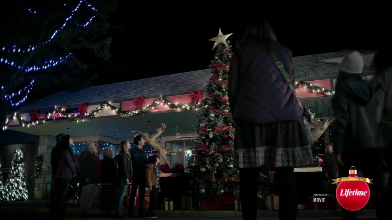 VampireDiariesWorld-dot-nl_TheChristmasYuleBlog2426.jpg