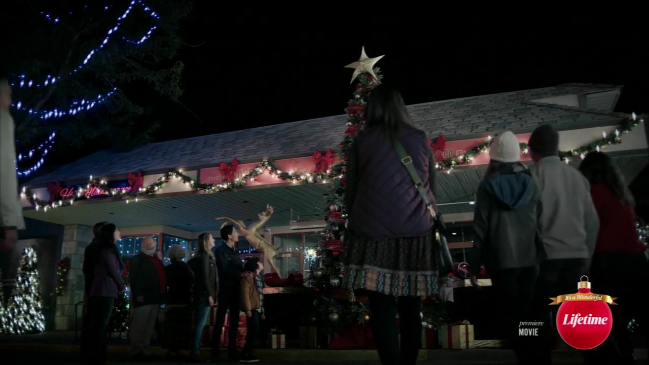 VampireDiariesWorld-dot-nl_TheChristmasYuleBlog2427.jpg