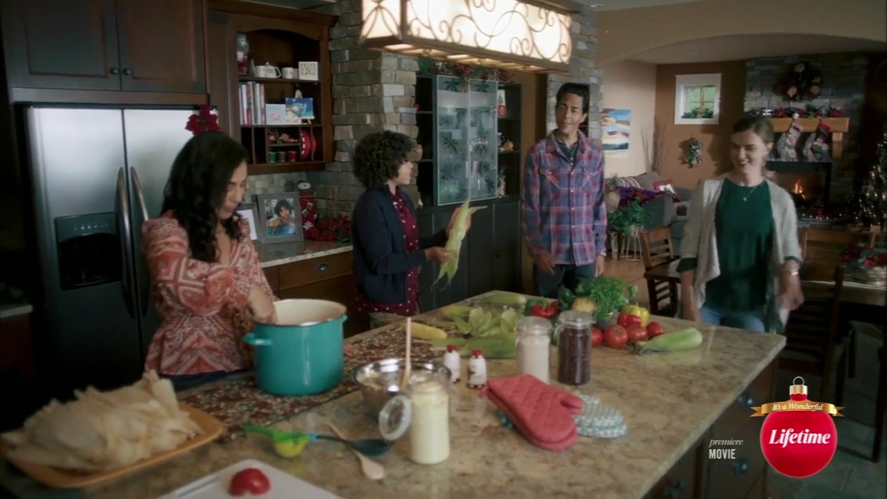 VampireDiariesWorld-dot-nl_TheChristmasYuleBlog2670.jpg