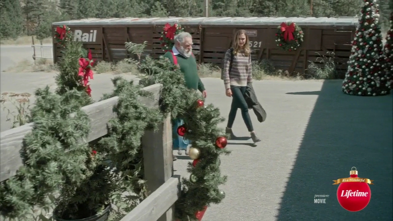VampireDiariesWorld-dot-nl_TheChristmasYuleBlog4517.jpg