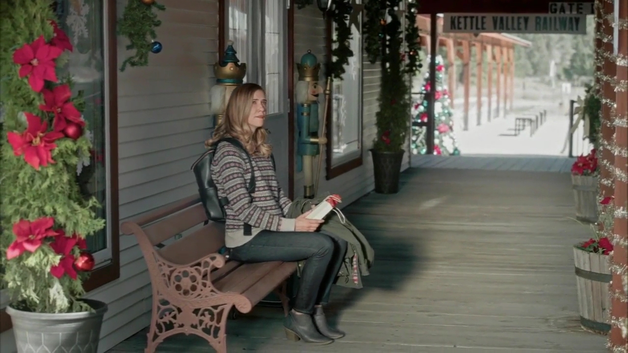 VampireDiariesWorld-dot-nl_TheChristmasYuleBlog4650.jpg