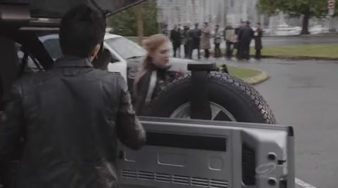 VampireDiariesWorld-dot-org_PrimevalNewWorldS01E01-1938.jpg