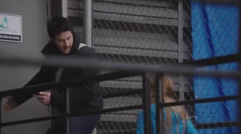 VampireDiariesWorld-dot-org_PrimevalNewWorldS01E02-1934.jpg