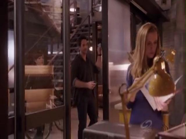 VampireDiariesWorld-dot-org_PrimevalNewWorldS01E04-0299.jpg
