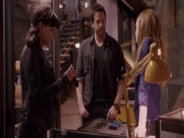 VampireDiariesWorld-dot-org_PrimevalNewWorldS01E04-0309.jpg