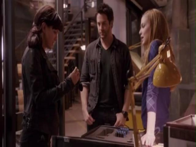 VampireDiariesWorld-dot-org_PrimevalNewWorldS01E04-0310.jpg