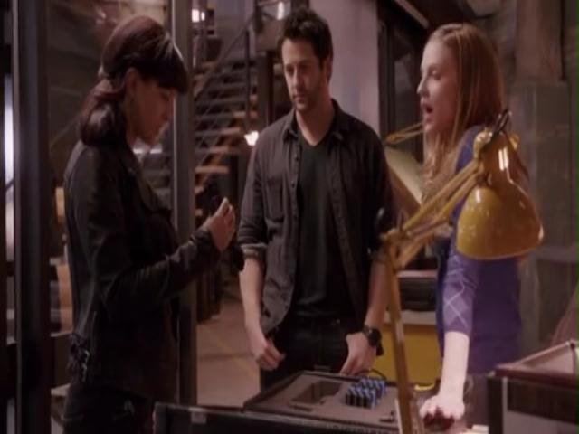 VampireDiariesWorld-dot-org_PrimevalNewWorldS01E04-0311.jpg