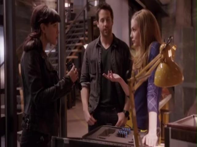 VampireDiariesWorld-dot-org_PrimevalNewWorldS01E04-0314.jpg
