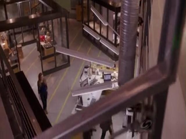 VampireDiariesWorld-dot-org_PrimevalNewWorldS01E04-0323.jpg