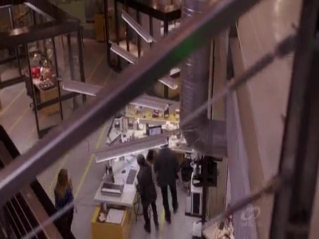 VampireDiariesWorld-dot-org_PrimevalNewWorldS01E04-0324.jpg