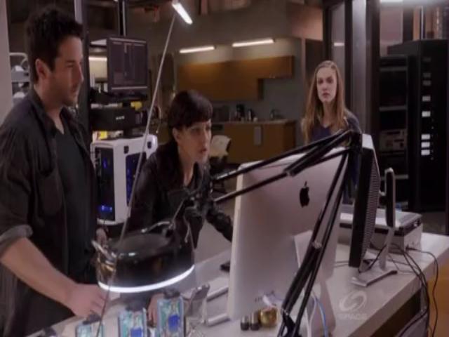 VampireDiariesWorld-dot-org_PrimevalNewWorldS01E04-0325.jpg