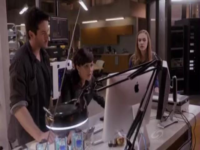VampireDiariesWorld-dot-org_PrimevalNewWorldS01E04-0326.jpg