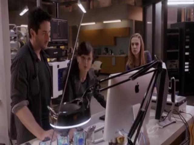 VampireDiariesWorld-dot-org_PrimevalNewWorldS01E04-0331.jpg