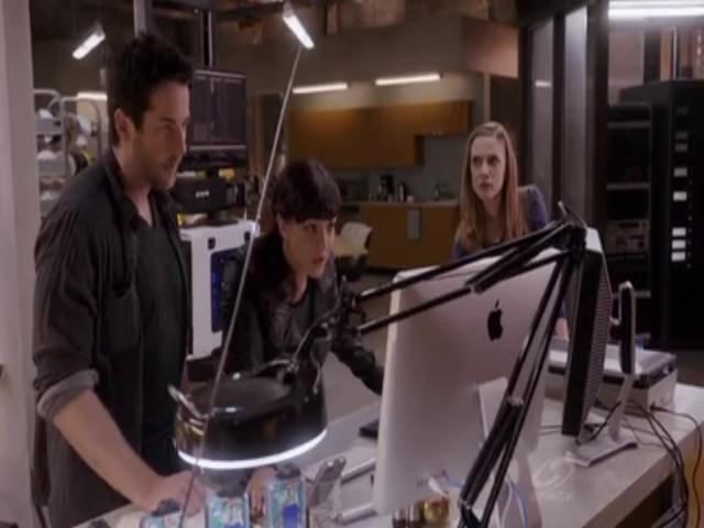 VampireDiariesWorld-dot-org_PrimevalNewWorldS01E04-0332.jpg