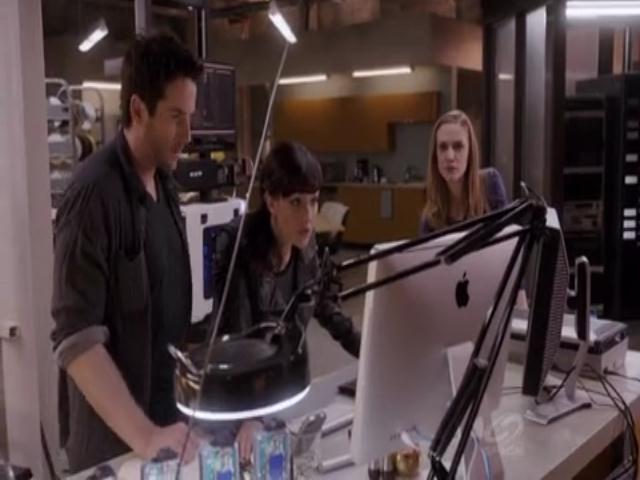 VampireDiariesWorld-dot-org_PrimevalNewWorldS01E04-0333.jpg