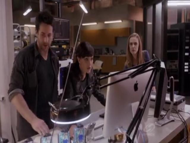 VampireDiariesWorld-dot-org_PrimevalNewWorldS01E04-0334.jpg
