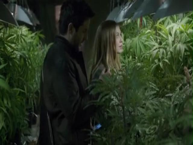 VampireDiariesWorld-dot-org_PrimevalNewWorldS01E04-0675.jpg