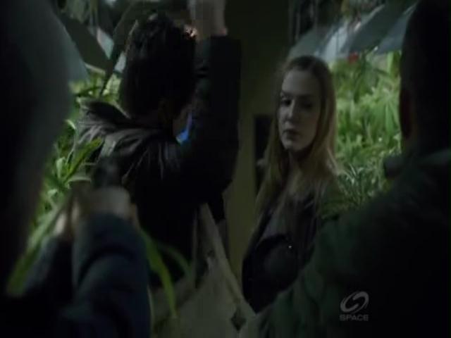 VampireDiariesWorld-dot-org_PrimevalNewWorldS01E04-0724.jpg