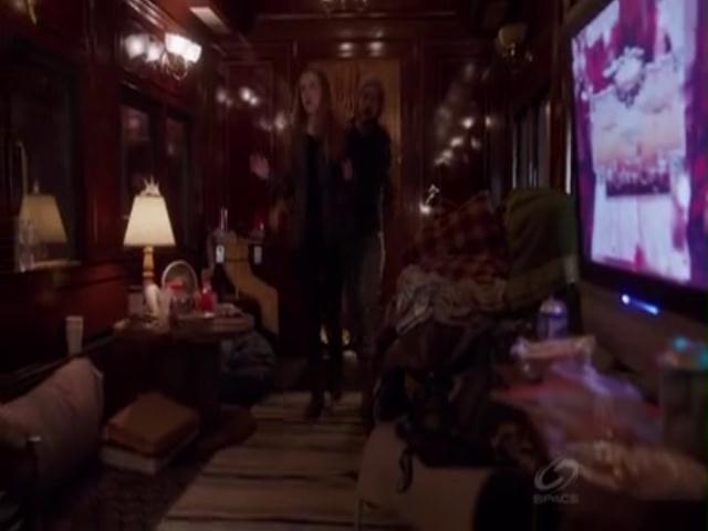 VampireDiariesWorld-dot-org_PrimevalNewWorldS01E04-1006.jpg