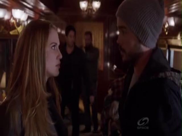VampireDiariesWorld-dot-org_PrimevalNewWorldS01E04-1016.jpg