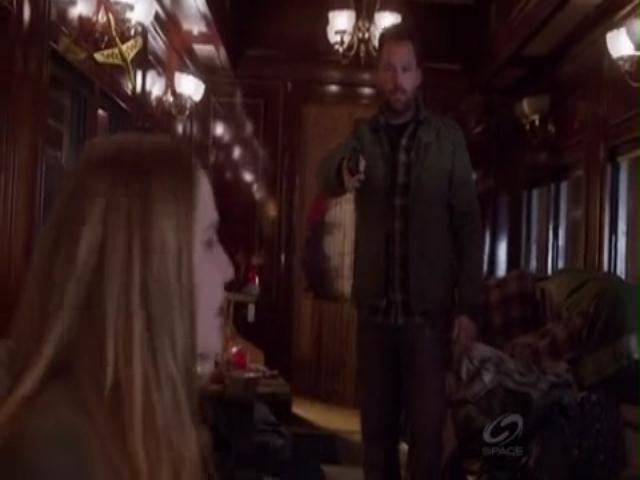 VampireDiariesWorld-dot-org_PrimevalNewWorldS01E04-1025.jpg