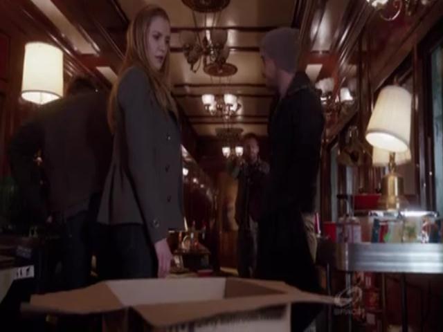 VampireDiariesWorld-dot-org_PrimevalNewWorldS01E04-1233.jpg