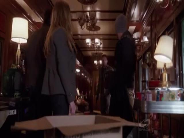 VampireDiariesWorld-dot-org_PrimevalNewWorldS01E04-1235.jpg