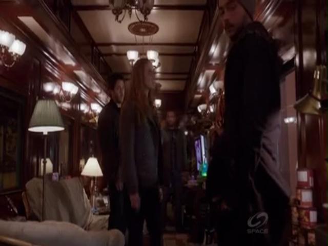 VampireDiariesWorld-dot-org_PrimevalNewWorldS01E04-1292.jpg