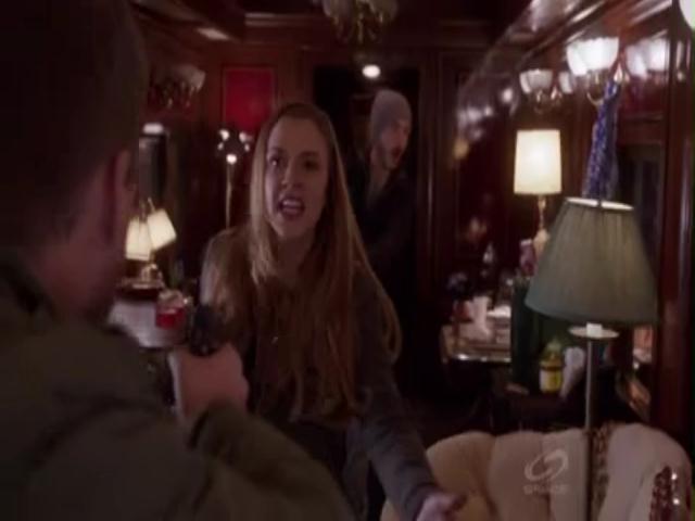 VampireDiariesWorld-dot-org_PrimevalNewWorldS01E04-1569.jpg
