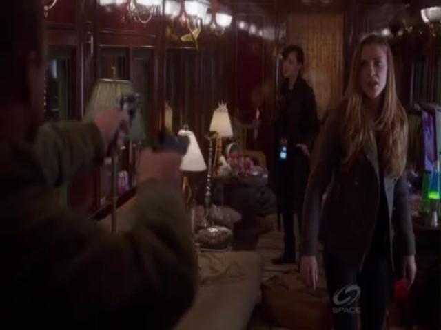 VampireDiariesWorld-dot-org_PrimevalNewWorldS01E04-1828.jpg