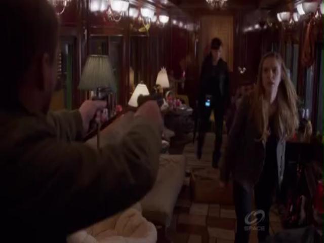 VampireDiariesWorld-dot-org_PrimevalNewWorldS01E04-1849.jpg