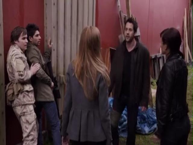 VampireDiariesWorld-dot-org_PrimevalNewWorldS01E04-2170.jpg