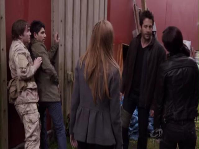 VampireDiariesWorld-dot-org_PrimevalNewWorldS01E04-2182.jpg